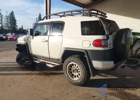 2013 Toyota Fj Cruiser z USA, uszkodzony, nr VIN JTEBU4BF7DK154605